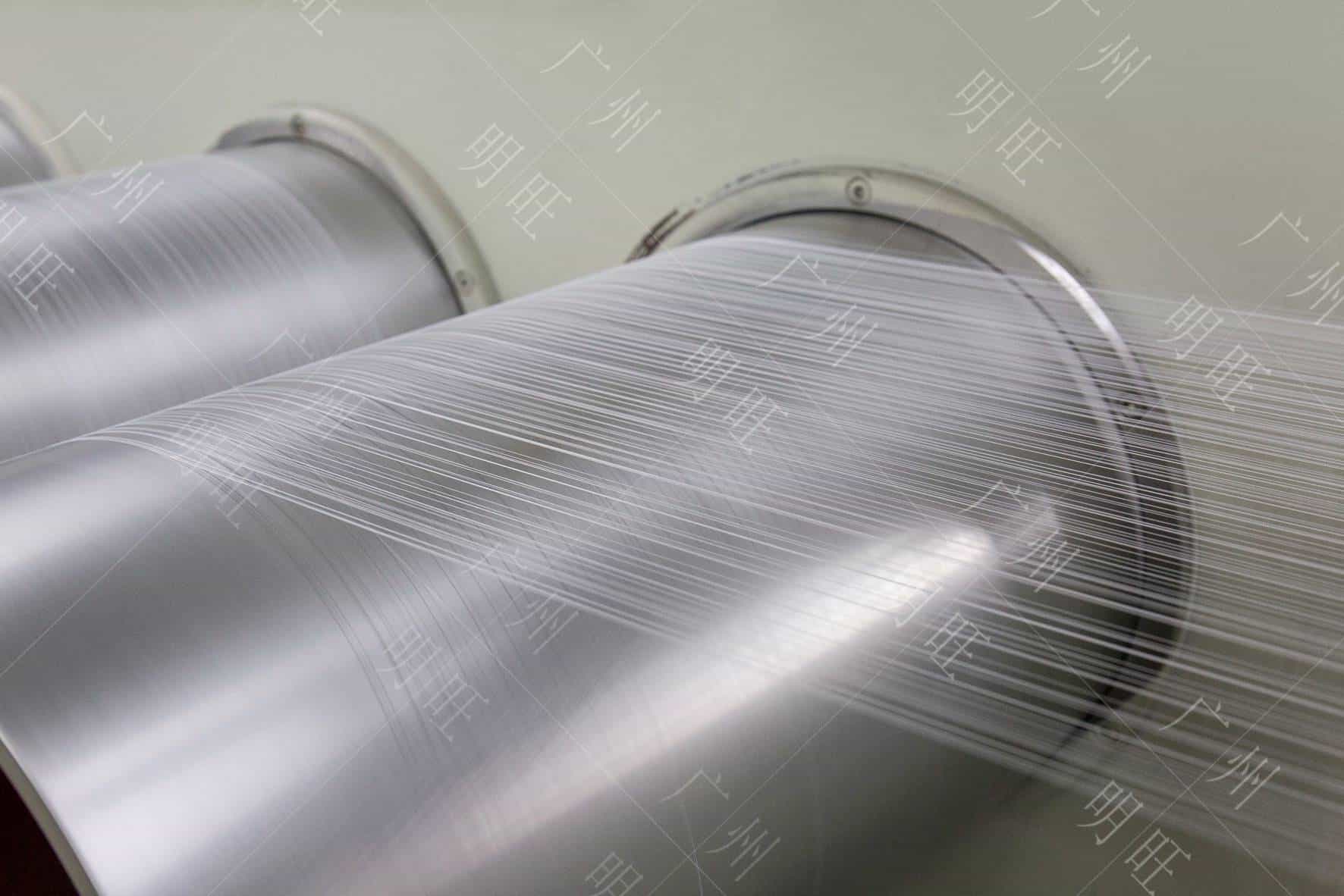 明旺擁有先進的一體化刷絲生產線，刷絲年產量高達3000多噸